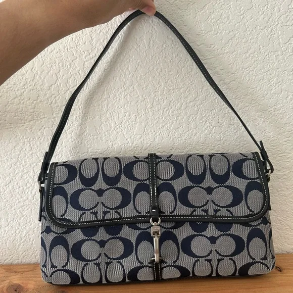 Vintage Coach Signature Sufflette Hand Bag in Navy and Black Leather - Picture 2 of 11